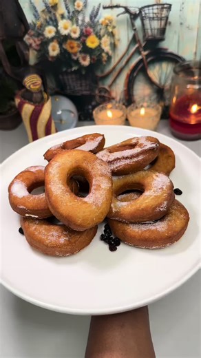 Un bon dessert 🤭 (kokiyòl) un donut simple 🙃🙃🙃 1/2 baton de beurre 1/2 tasse sucre 1 jaune d’œuf 1tbsp cannelle 1tsp muscade 1tsp zeste de citron 1tsp essence 2 pincée de sel 2 figues banane 2 1/2 or 3 farine 1/2 tasse de lait 1tsp Baking powder #viraltiktok #yummy #haïtientiktok #dessert #food