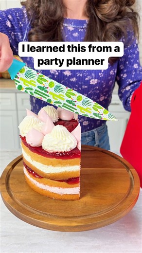 Best way to slice a round cake #cake #birthdaycelebration #partyideas #catering | Liz & Jeff