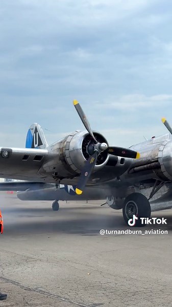 B-17G Flying Fortress Engine Startup in Slow Motion
