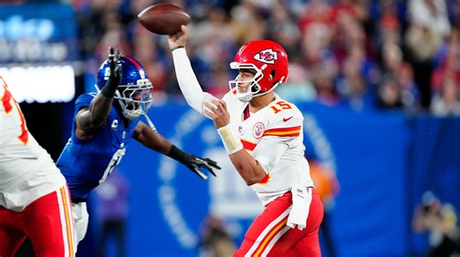Chiefs' Patrick Mahomes makes promise after backward pass miscue
