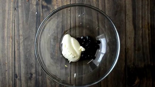 Easy, Creamy Vanilla Popsicles (5 awesome flavors!)