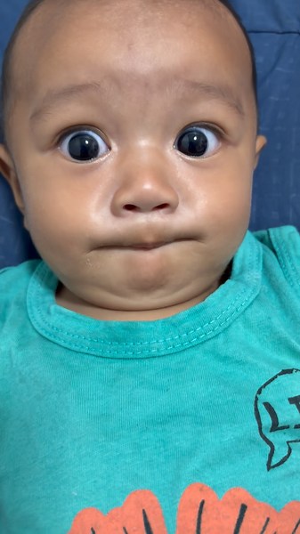 Little alien 👽 comes to say hi