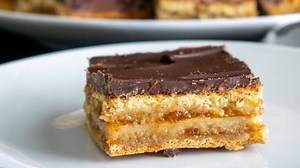 Klasszikus házi zserbó: zsírral gyúrva, vastag töltelékkel az igazi