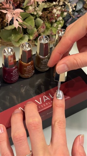 Mavala International on Instagram: "✨ Rêverie is here to shine. Clean, vegan & ultra-brilliant shades that light up every moment 💖✨ Free from: TPO (Trimethylbenzoyl Diphenylphosphine Oxide), DMTA (Dimethyltolylamine), Toluene, Phthalates, Camphor, Heptane, Xylene, Added rosin, Acetone, Ethyl Tosylamide, Triphenyl phosphate, Formaldehyde, Tosylamide/Formaldehyde Resin, Preservatives, Animal ingredients. 🌱💫 #mavala #yourcareyourstyle #nailpolish #christmasnailpolish #nailpolishvegan #nailpolish