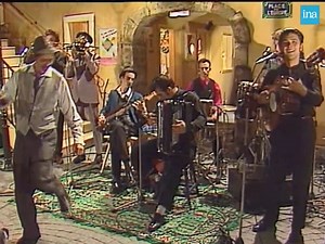 157K views · 3.4K reactions |  Le groupe Les négresses vertes : joyeux, dansant, festif sort son album Mlah en 1988. C'est une référence encore aujourd'hui. On écoute deux morceaux de cet album essentiel : "La danse des négresses" et "Zobi la mouche" Bon réveil ! | INA | Facebook