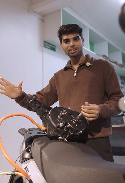 Our FD Motors Scooter has got the best side drive motor with PMS technology. It ensure reliability and durability for long term. Also it make it easy to repair in any workshop without the hassle for punture repair. #fdmotors #f5apro #electricscooter #fd #ev