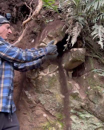 He Found an Unimaginable Treasure Hidden Inside a Hole in the Rock!! 💰 | Jhonny Discovery