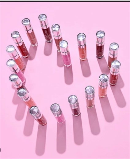 Our first physical training was a huge success and honestly it still feels like a dream 🥹 It’s been over 35 days and I’m still so proud of how far we’ve come. The goal was v.simple , to raise the standard in the lipcare space and my students absolutely delivered. Trained 14 students across the world 🌍and every single one of them had something special to say about how impactful the class was🥹🤍 (will be sharing some messages from them ) What really confirmed we were doing the right thing was m