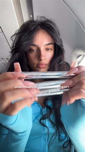 ELLA CHRISTO 🧿 on Instagram: "I’d rather be snatched thanks x product details - @meccabeauty @meccamax @meccacosmetica lip liner @copinibeauty contouring @glowrecipe gloss"