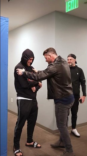 Darren Till's abs are Bisping approved ✅