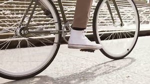 Watch Critical Cycles Harper Single-Speed Fixed Gear Urban Commuter Bike on Amazon Live