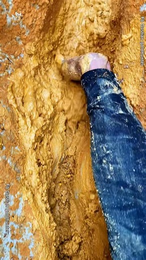 amazing!! hidden yellow gold mud contains hundreds to millions of gold grains #gold #goldmine #goldhunter #goldprospecting #goldprospector #goldpanning #goldhunting #goldmining | Gustian Goldhunter