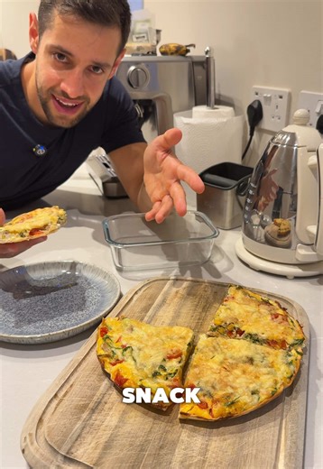💾 Save this recipe for later HERE ⤵️✨ 🥘 Super simple high protein tortilla tuna quiche Recipe (4 servings): 🫓 1 Medium wrap 🥚 4 Eggs 🐟 1 Tin tuna (120g) 🧀 50g Cheddar cheese 🧀 20g Parmesan 🌽 50g Sweetcorn 🍅 100g Cherry tomato 🥬 Handful spinach 🧂 Salt and pepper 1. Wrap in a pan. 2. Combine and mix spinach, eggs, tomato, tuna and sweetcorn. 3. Top with cheddar and Parmesan. 4. Bake in a preheated fan oven at 180 degrees celsius for 20-22 mins. Enjoy! ➖➖➖➖➖➖➖➖➖ 1 serving Calories 220 ca