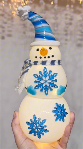 Watch us build a glass snowflake snowman ❄️☃️ We will have a limited edition of these specialty snowmen available only at our 5th Annual HOLIDAY SALE🎄🎁✨ Nov 29th, 12-5pm! 4308 13th St. Wyandotte, MI 48192 | Wyandotte Art and Glass Center