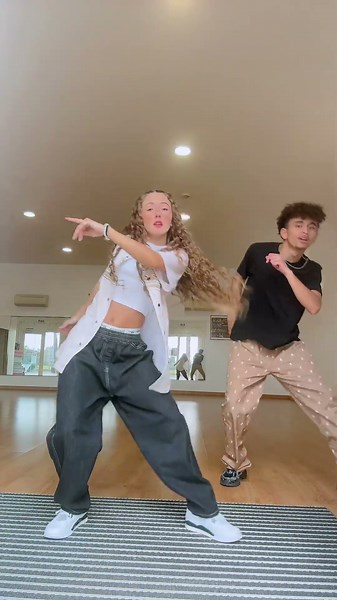 Completely stunned dance - Roxanne and Kurtis
