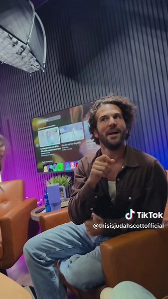 loooovingggg my days in the studio lately! I’m honestly working with theee best humans & some of the most talented people ever! This music is 🔥 you guys & it’s coming soooon! #artist #newmusic #studio #singer #singing