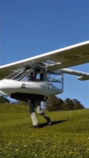 How Does This Plane Fly Without an Engine? 😱✈️
