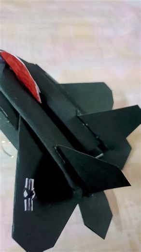 Lockheed F-22 Raptor stealth fighter jet, cardstock model.