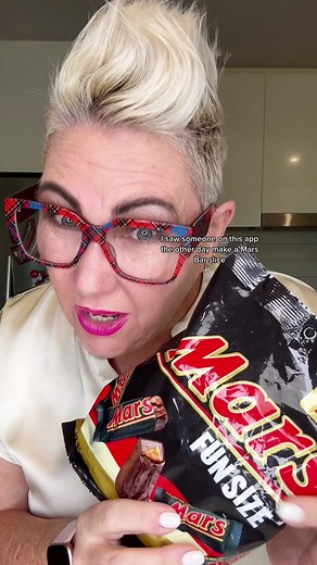 MARS BAR SLICE. @Madi | Baking Creator Im blaming you😂 for making me eat these calories! 2 pkts fun size mars bars 125g butter 6 cups Rice Bubbles 300g cream 300g chocolate Melt butter and mars bars in microwave, about 1.5 minutes. Add rice bubbles and combine. Press into a slice tin. Heat cream in microwave until hot. Add chocolate and let sit for 1 minute. Combine and pour over slice. Chill for an hour in the fridge. #stephcooksstuff #marsbar #marsbarslice #chocolate #aldi