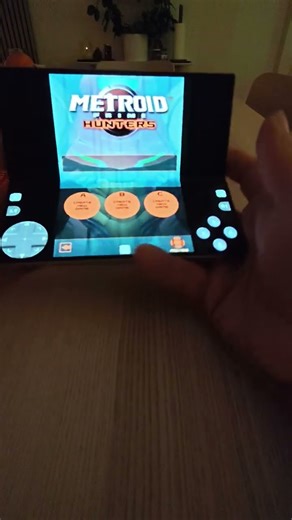 Playing the awesome Metroid Prime Hunters on Samsung Fold 6.