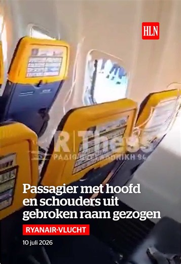 Een man werd door een kapot raam naar buiten gezogen op 6.000 meter hoogte. Zijn vrouw en andere passagiers trokken hem terug, maar hij raakte gewond. #hln #Ryanair #vliegtuig #toerist #viral