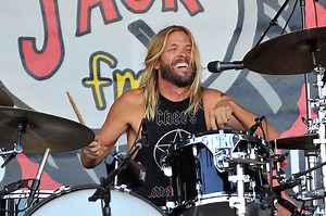 Complete History of the Foo Fighters Drummers - DRUM! Magazine