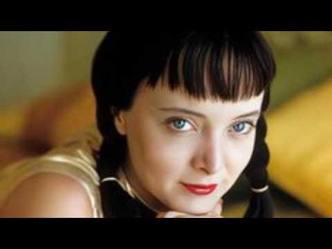 Carolyn Jones Insane Photos Are Going Viral... Try Not To Gasp