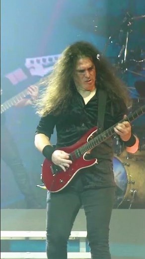🇧🇷 Hoje é aniversário de Kiko Loureiro, guitarrista fundador do Angra. Parabéns!