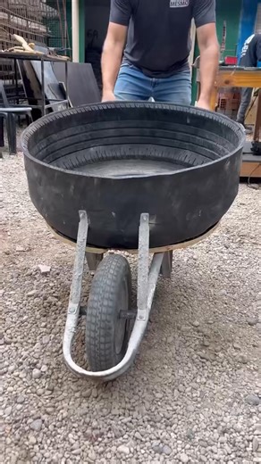 The Wheelbarrow Made From an Old Tire That Shocked Everyone Turning waste into purpose. #USA #TireReuse #DIYWheelbarrow | Creative Tips