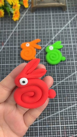 Clay bunny, roll, roll, roll out a little white bunny, so cute! Come and make one together! Clay bunny #fblifestyle #claytutorial #claycraft #clayfigure | Art, Crafts and Journals