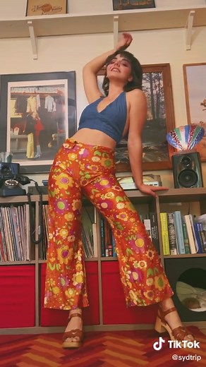 Welll technically flares & wide-legs but you get the vibe 🌟 what’s your fav? #1970s #70sfashion #retro #vintage #hippie #70s #vintage #thebeatles