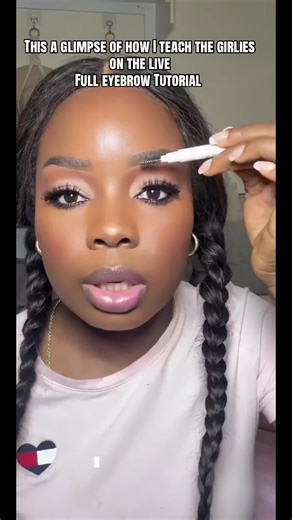 Sharp, clean brows every time. Here’s the step-by-step I teach the girls on live: 1️⃣ Brush your brows upward to shape them and see the natural structure. 2️⃣ Lock them in place with @EssenceCosmetics brow lifting gell 3️⃣ Fill in sparse areas using @NYX Professional Makeup Tattoo Studio Gel Brow Liner 4️⃣ Carve and define the brow with @elf cosmetics 💋💋💋 Camo Concealer – Caramel & @Wet and Wild Cosmetics n Wild Large Concealer Brush This is what gives you that crisp, sharp brow line. 5️⃣ Ble