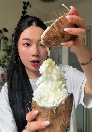 Tóc mọc nhanh và bóng mượt với dầu dừa