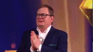 Alan Carr's #EpicGameShow returns tonight with a special edition of Strike It Lucky, featuring DIY expert Joel Dommett 🔧 7:30pm on ITV 📺 | Off The Kerb