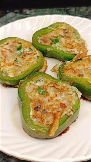 Capsicum 🫑 Egg🥚 omlette new recipe . testy and healthy breakfast . #asmrvideo #shortsasmrvideo