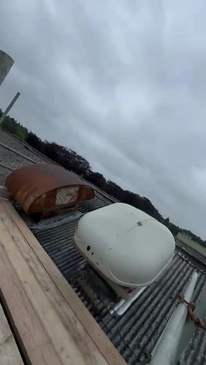 Cantilevered scaffold to access air vents in London #scaffolding #scaffold #scaffoldingsolutions