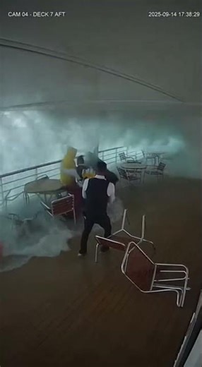 Security cameras show massive waves pounding cruise ship at sea 🌊😱