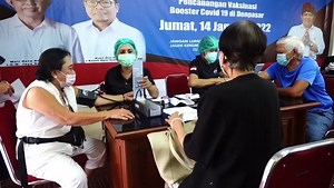 Indonesia prioritizes Covid-19 booster shots for elderly, people with health problems, INDONESIA, ID - 14 Jan 2022
