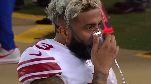 Odell Beckham Jr. uses oxygen mask on sideline