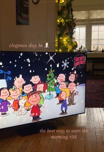 charlie brown christmas soundtrack on youtube to start the day >>>> ❄️☕️ #morningroutine #december #vlog #dailyroutine #christmas