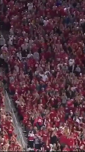 JUMP AROUND IS BACK! 💯🤣 #shorts #Wisconsin