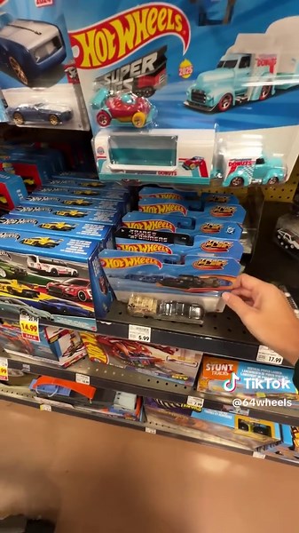 New Track Fleet and Super Rigs coming in hot 🥵 #hotwheels #hotwheelshunter #hotwheelshunting #hotwheelstrackfleet #trackfleet #superrigs #hotwheelssuperrigs #hotwheelsoptimusprime #hotwheelstrucks #hotwheelsrigs #bigrigs #164scalediecast