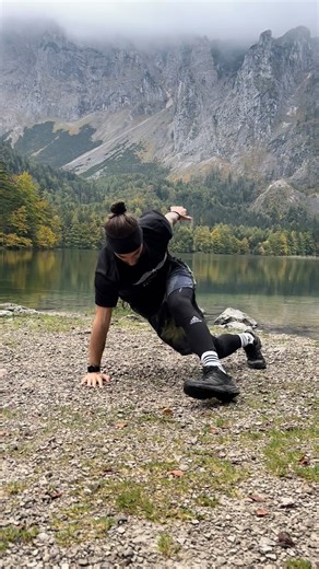 HIIT the Beat - Training App on Instagram: "Comment “APP” to unlock access to 100+ music-powered workouts in our app⚡️ ✅ All fitness levels ✅ Full-body results ✅ No equipment Discover the world‘s most energizing, fun & varied bodyweight workout – & get fitter & more flexible than ever before. Let’s go 🔥 #hiitthebeat #bodyweightworkout #fitnessmotivation #functionalfitness #hiitworkout"