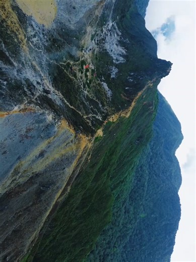 Standing on Mount Sibayak feels like becoming one with nature. The cool mountain air, hot steam billowing from the crater, the sunrise, and the beautiful scenery always make the heart feel calm 🤍 thanks to @rickyprdwnt_ for capturing this video 🙌 --- Do you want to know more about destination, culture, and history of Lake Toba?? follow wonderlaketoba on TikTok and Instagram 🙌 Let's discover the beauty of Lake Toba ✨ #wonderlaketoba #adventuretourism #wonderlust #travelmore #exploreindonesia