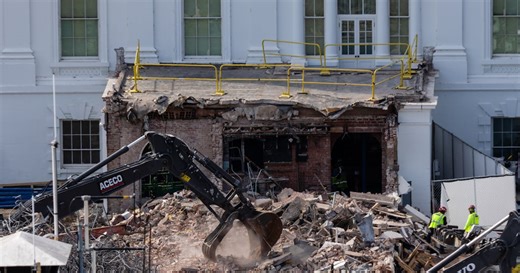 Trump Is Having the Dumbest Fight With His Ballroom Architect