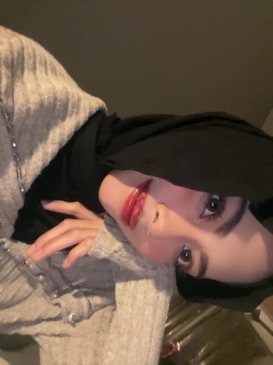 Lip Gloss Trends for 2024: Unique Application Techniques