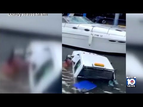 Video shows good Samaritans jump into Miami River, save 2 women after truck plunged in