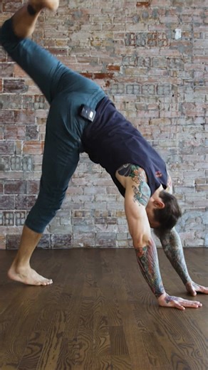 Last chance to level up your Flow game this year with Animal Flow app discounts! Save $5 USD monthly or $50 USD annually on new Animal Flow On Demand subscriptions through January 11th. Every new subscription automatically includes a free 14 day trial. You can also try out Series 1 Class 1 from the Flowcademy series for free on our YouTube channel - no app subscription necessary! https://animalflow.ac-page.com/flowinto2026 🔗 Link also in bio. #AnimalFlow #WeInviteYouToMove #QuadrupedalMovementT