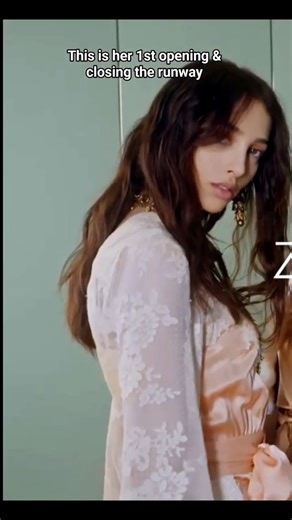 Its her 1st career runway opening & closing — her walk for #zimmermann #yasminwijnaldum