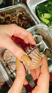 1.4M views · 6.2K reactions | Sò em nướng và tách theo yều cầu luôn ạSù huyết cồ 15-18con/1kg bao ăn bao chế biến nay chỉ 3️⃣6️⃣0️⃣k/kh thôiNg tái,lacos,hấp sả ,sốt me... | Linh Cua | Facebook